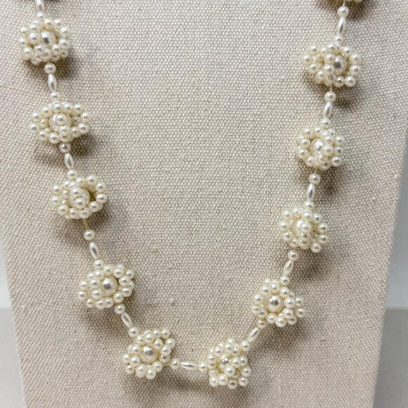 Vintage Imitation Pearl Knot Station Necklace Long Length Creamy White‎ Coquette - Picture 2 of 8